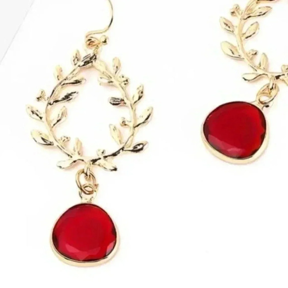 Gold Laurel Wreath Red Crystal Elegant Earrings - Picture 3 of 5